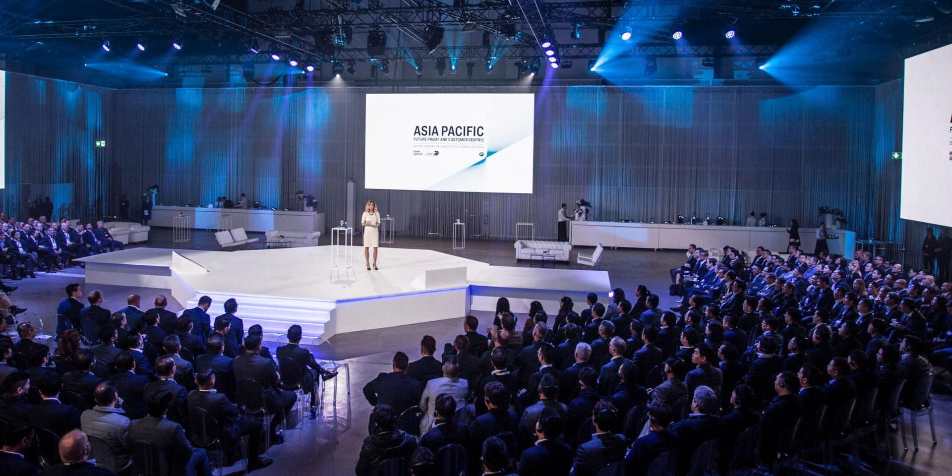 Escenario principal de la BMW Asia Pacific Dealer Convention en Lisboa